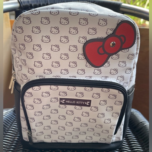 Hello Kitty small Backpack - Picture 2 of 8